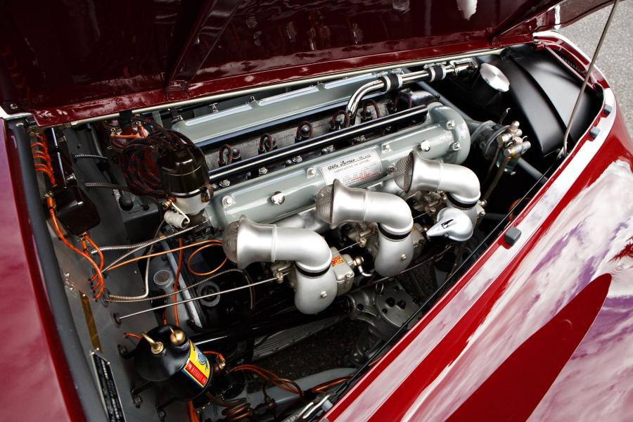 Моторный отсек Alfa Romeo 6C 2500 SS Coupe (915.014) 1939 года  (фото 5 из 6)